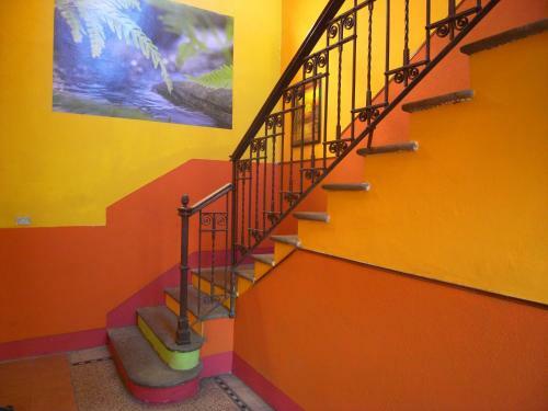 Hostel California