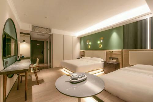 Eason Holiday Hotel