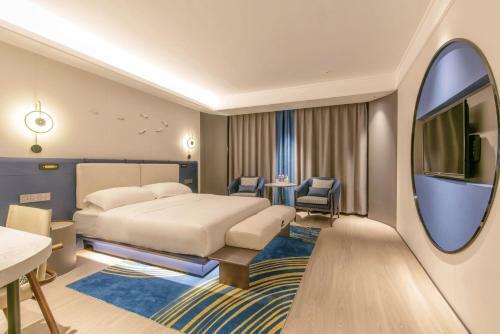 Eason Holiday Hotel