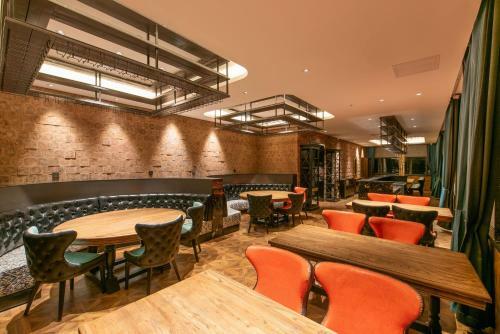 Eason Holiday Hotel