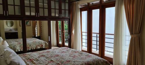 Rumah Sewa Harian Di Bandung, Resor Dago Pakar