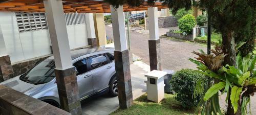 Rumah Sewa Harian Di Bandung, Resor Dago Pakar