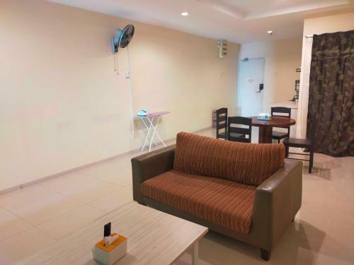 Hotel Oyo Home 90530 Vrao's H'stay