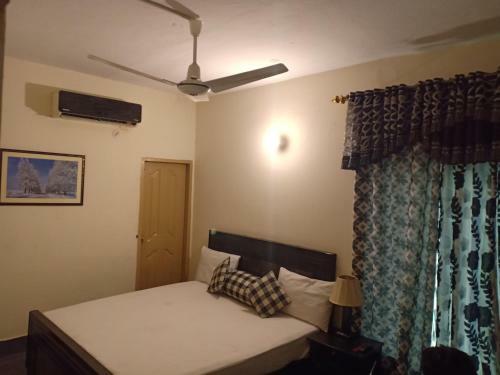 Orange Line Hotel