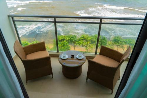 Oceanfront Galle Apartment L4-10