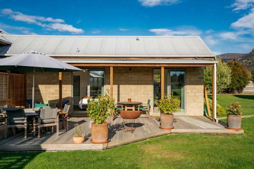 Mountain View Bliss - Albert Town Holiday Unit