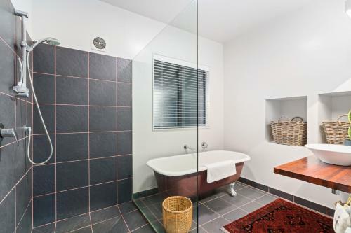 Mountain View Bliss - Albert Town Holiday Unit