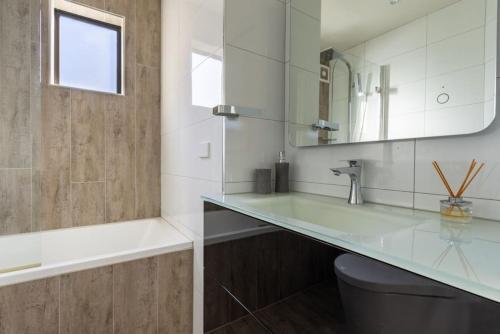 High-end 2br House - Skytower View- Nr Ponsonby Rd