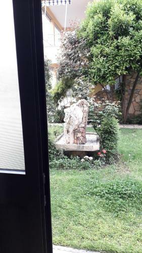 Vila Aliaj 's Apartment With Garden