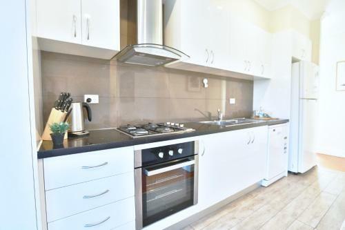 Luxury And Thoughtful Townhouse In Box Hill