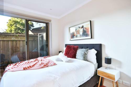Luxury And Thoughtful Townhouse In Box Hill