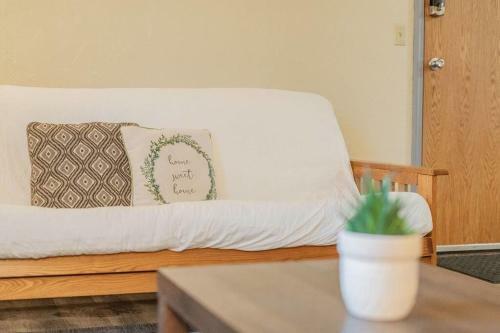Hostal Centrally Located Coffee Bar And Comfort