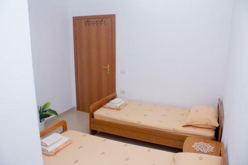 Hostal Rent Rooms Villa Ismolli