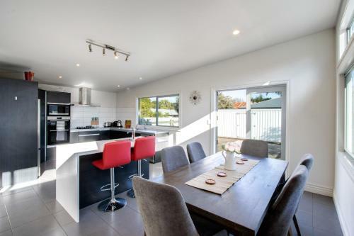 Coastal Villa - Napier Holiday Home