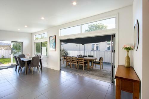 Coastal Villa - Napier Holiday Home
