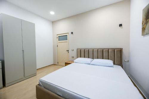 Hotel Dhoma Me Qera Vlore Albania