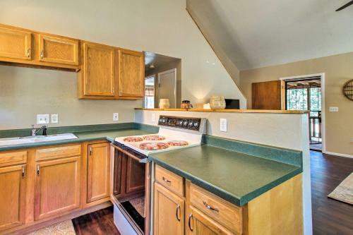 Heber-overgaard Retreat With Deck And Gas Grill!