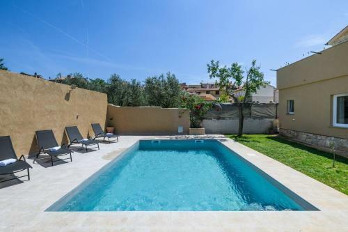 Holiday House Boky