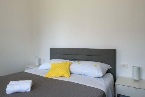 Holiday House Boky