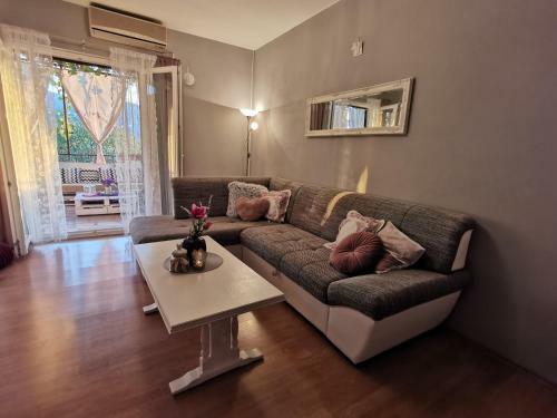 Comfort Apartment With Garage Aria