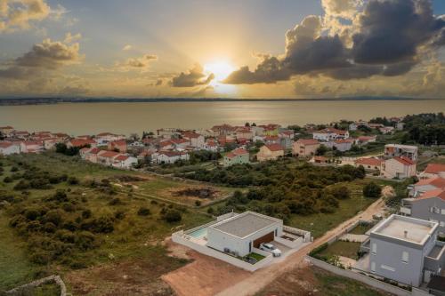 Villa Coralis With Heated Pool