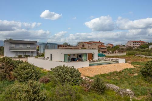 Villa Coralis With Heated Pool