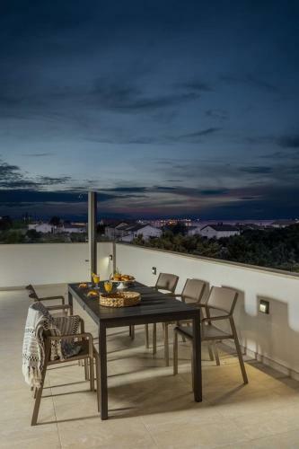 Villa Coralis With Heated Pool