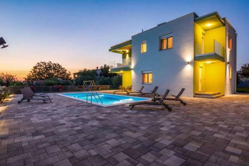 Villa Nin Holiday Home With Pool