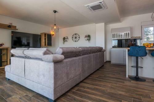 Villa Nin Holiday Home With Pool
