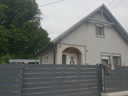 Apartamento Sz�rke Vend�gh�z Balatonkenes�n