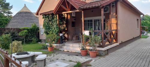 Lelle Lelke Apartmanh�z