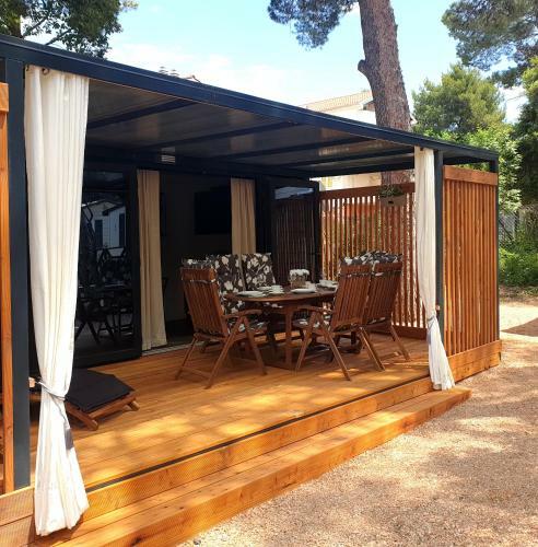 Sunny Holiday Home