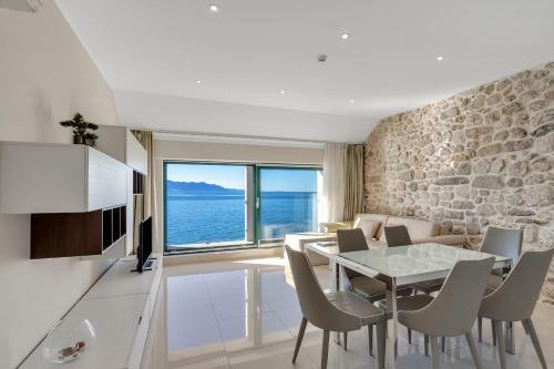 Premium Beachfront Apartments Villa Zlatko