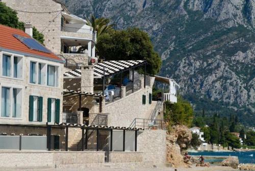 Premium Beachfront Apartments Villa Zlatko