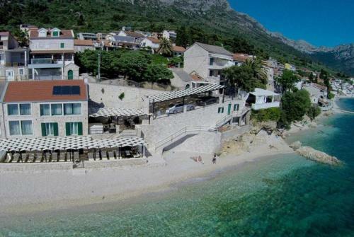 Premium Beachfront Apartments Villa Zlatko