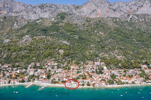 Premium Beachfront Apartments Villa Zlatko