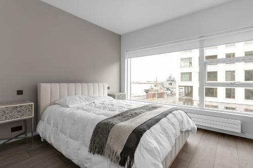 Sunny Central Reykjav�k Apartment - Harbour View