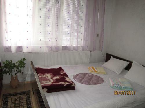 Hostal Kristal Guest House
