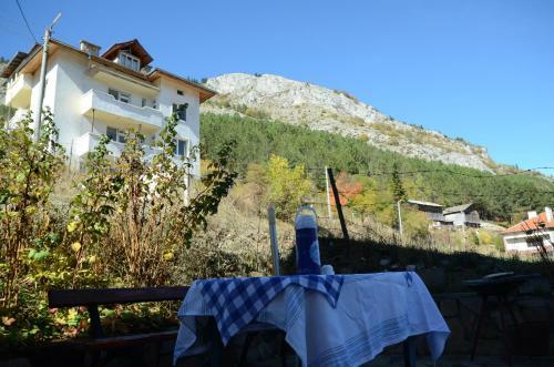 Hostal Kristal Guest House