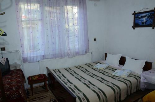 Hostal Kristal Guest House