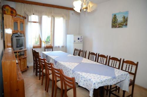Hostal Kristal Guest House