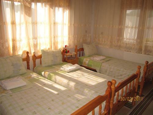 Hostal Kristal Guest House