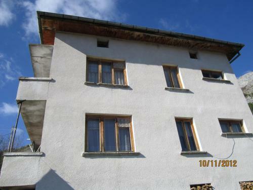 Hostal Kristal Guest House