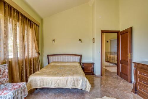 Hill House Petrovac - 3 Bedrooms With Sea View
