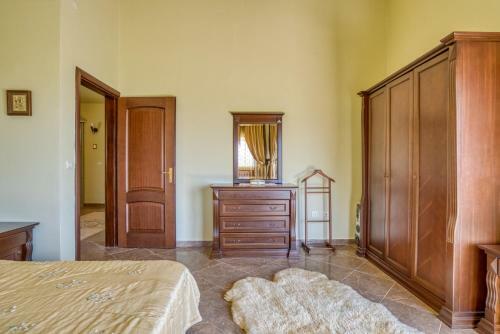 Hill House Petrovac - 3 Bedrooms With Sea View