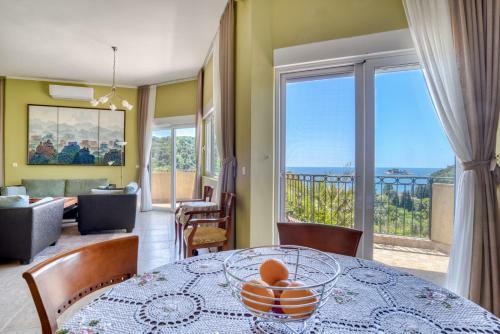 Hill House Petrovac - 3 Bedrooms With Sea View