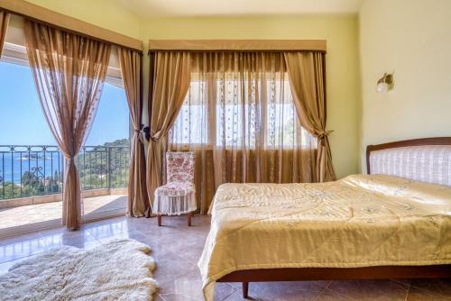 Hill House Petrovac - 3 Bedrooms With Sea View