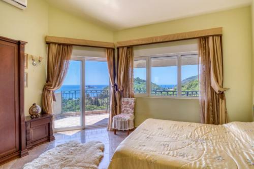 Hill House Petrovac - 3 Bedrooms With Sea View