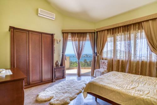 Hill House Petrovac - 3 Bedrooms With Sea View