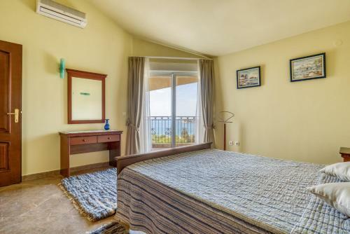 Hill House Petrovac - 3 Bedrooms With Sea View